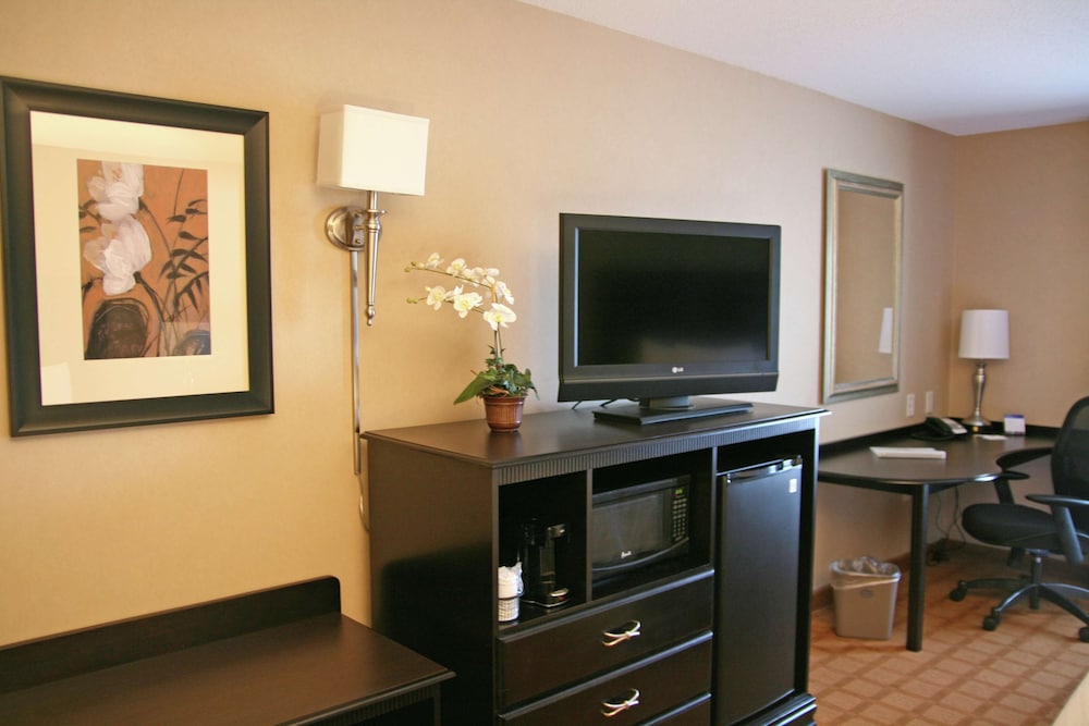 Hampton Inn & Suites Chicago St. Charles - photo 4