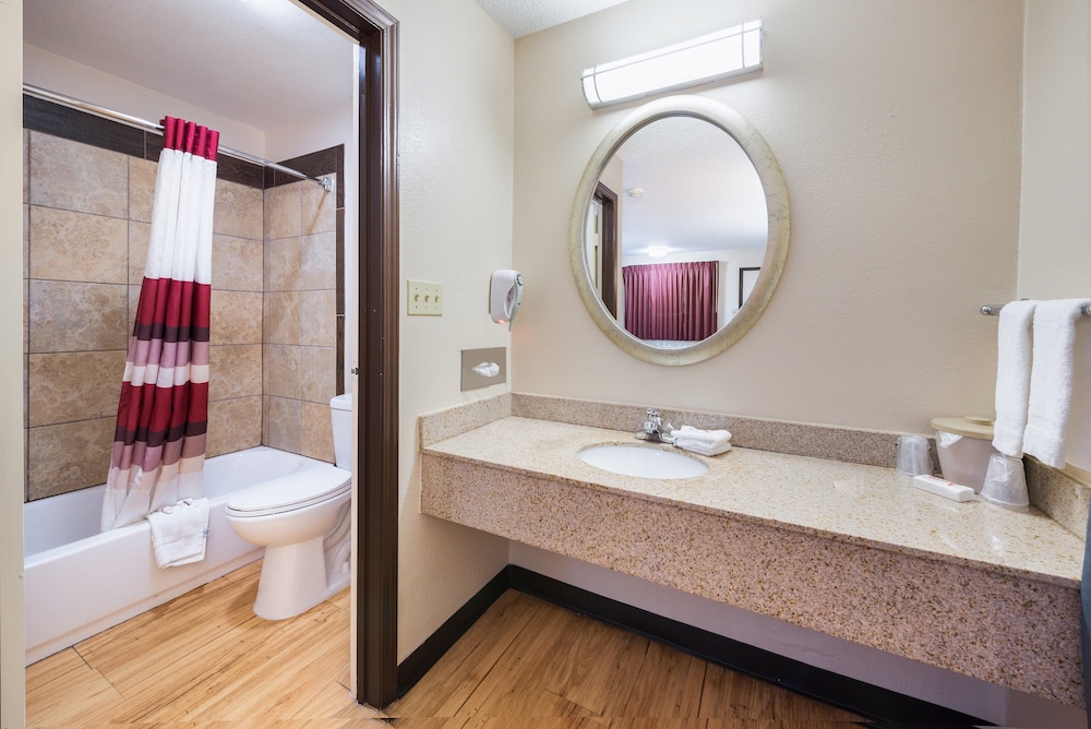 Red Roof Inn Columbus Grove City - photo 20