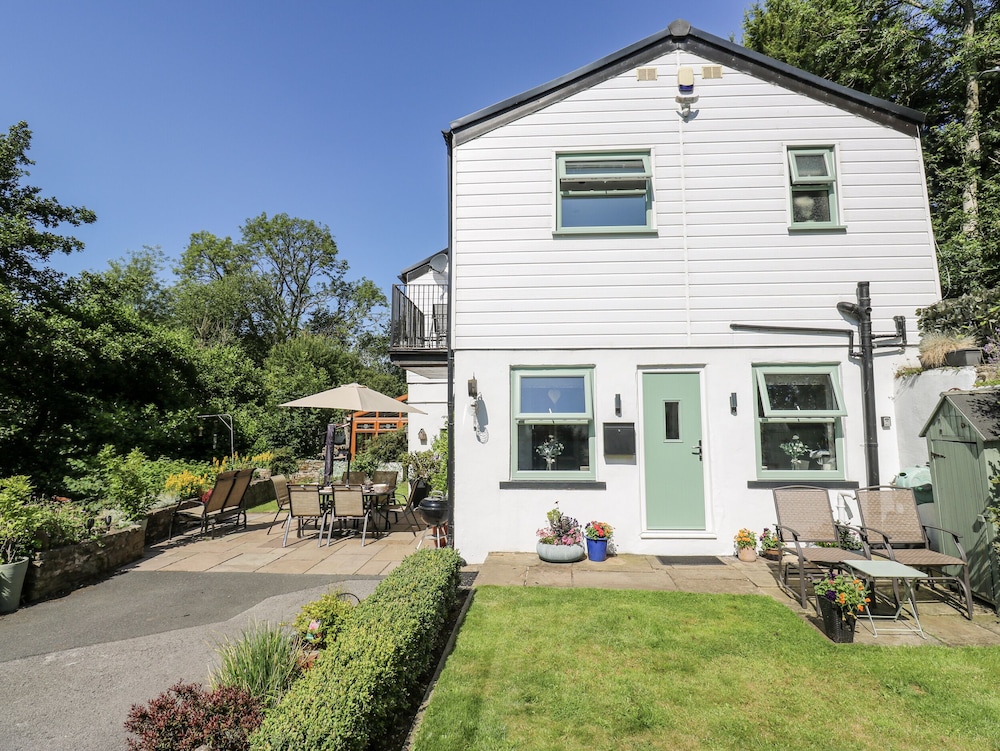 Springhead Cottage — 4-Star Luxury Hotel in Keighley, United Kingdom