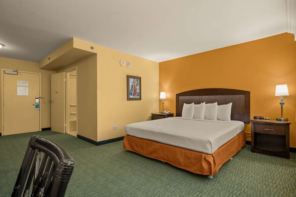 Airport Honolulu Hotel Trademark Collection by Wyndham - photo 32