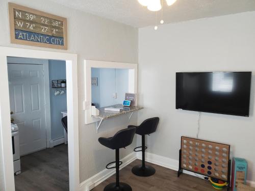 Wavecrest Quick walk to the Tropicana in Atlantic City, United States