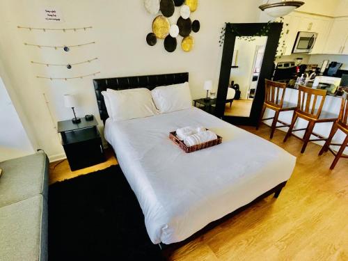 Executive Suite at National Landing 1BR Metro Gym Pool Sauna 2 Queen Beds — 4-Star Luxury Hotel in Arlington, United States