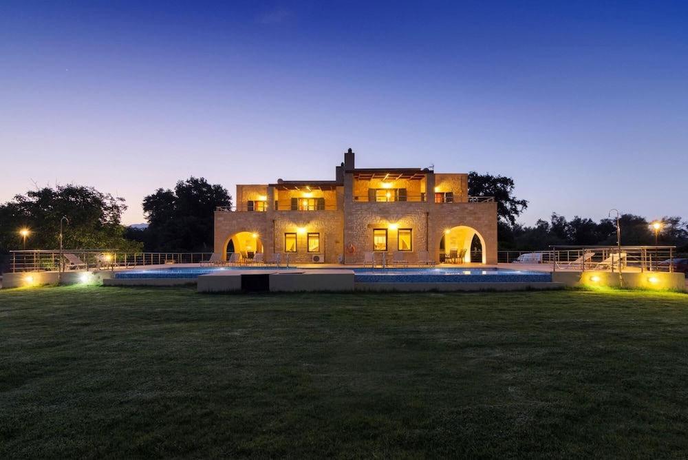 Villas Kalives — 4-Star Luxury Hotel in Kalyves, Greece