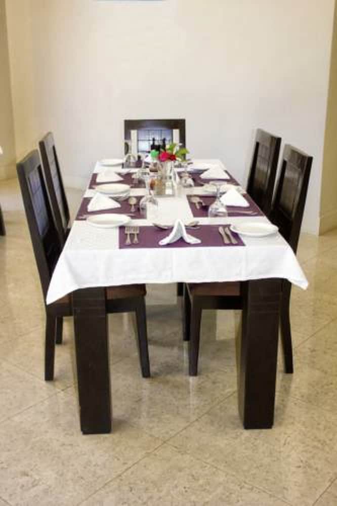 Icon Hotel — hotel in Chingola