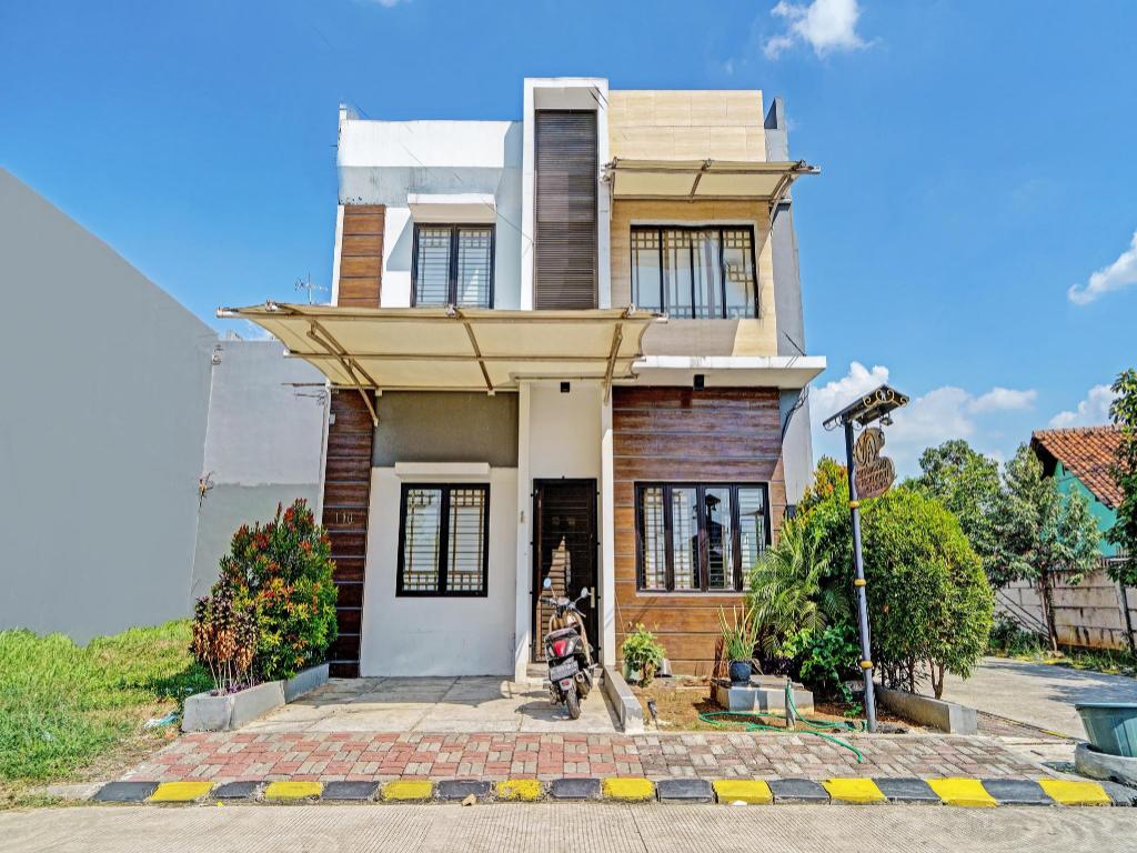 Oyo Flagship Exclusive Colombus in Karawang, Indonesia