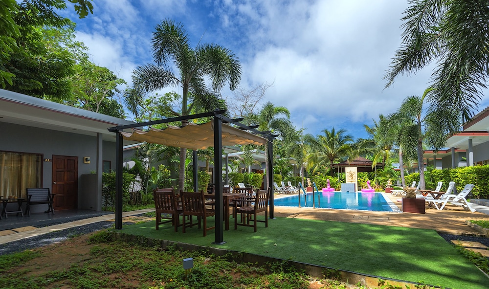 Again at Naiharn Beach - last minute hotel in Phuket