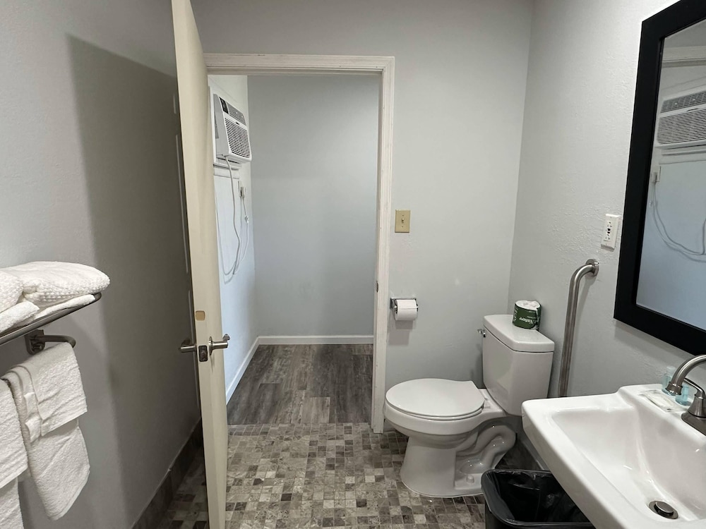 Suburban Studios Newport News Hampton - photo 16
