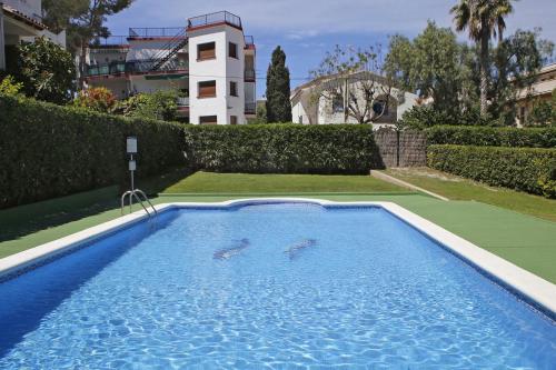 AT044 Cerca de la playa con piscina y airco — 4-Star Luxury Hotel in Torredembarra, Spain