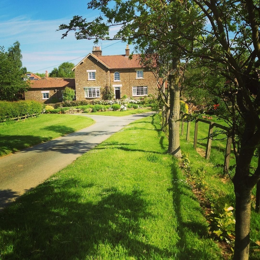 Hall Farm Boutique Bed & Breakfast — 4-Star Luxury Hotel in York, United Kingdom