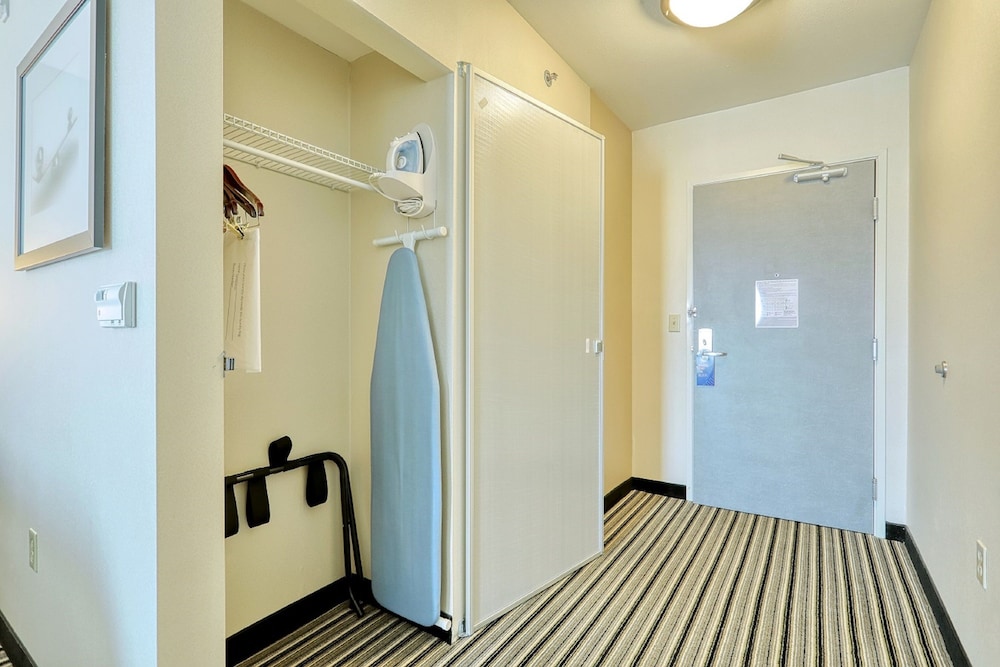 Holiday Inn Express Hotel & Suites Batavia Darien Lake by IHG - photo 4