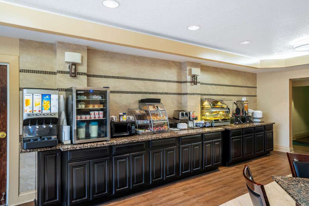La Quinta Inn & Suites by Wyndham Hot Springs - photo 54