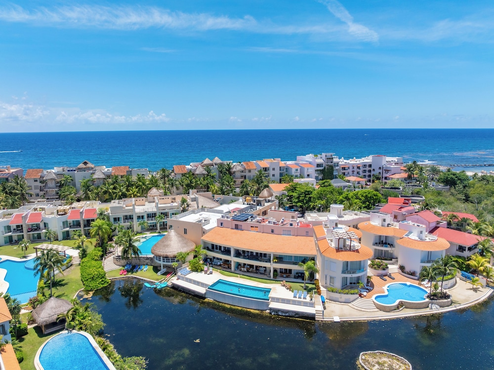 Lagoon Front Infinity Pool Paddleboard And Fun Puerto Aventuras — 4-Star Luxury Hotel in Puerto Aventuras, Mexico