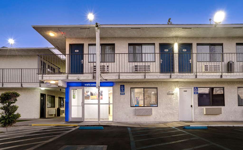 Motel 6 Bakersfield CA South - featured photo