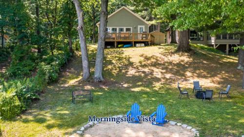 Dog Friendly Idyllic Lakefront Home — 4-Star Luxury Hotel in Pullman, United States