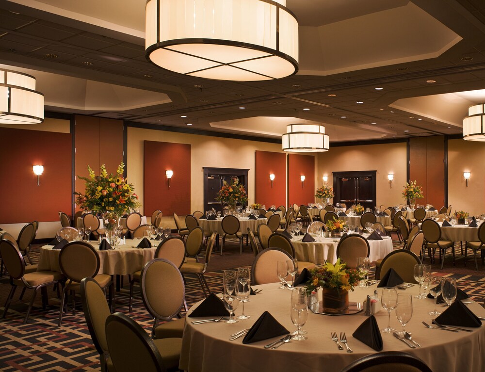 Sheraton Roanoke Hotel and Conference Center - photo 16