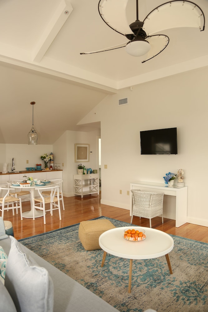 The Sea Breeze Inn - photo 26