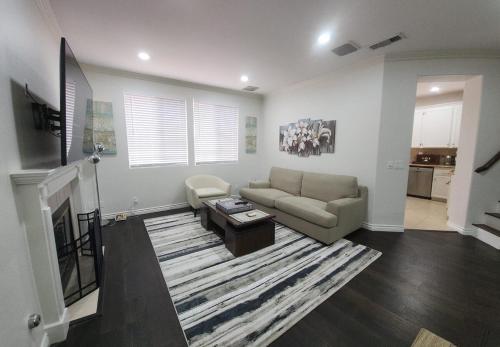 Family Friendly Sunny SD Escape Sleeps 8 Beach Zoo Downtown & Convention Center in San Diego, United States