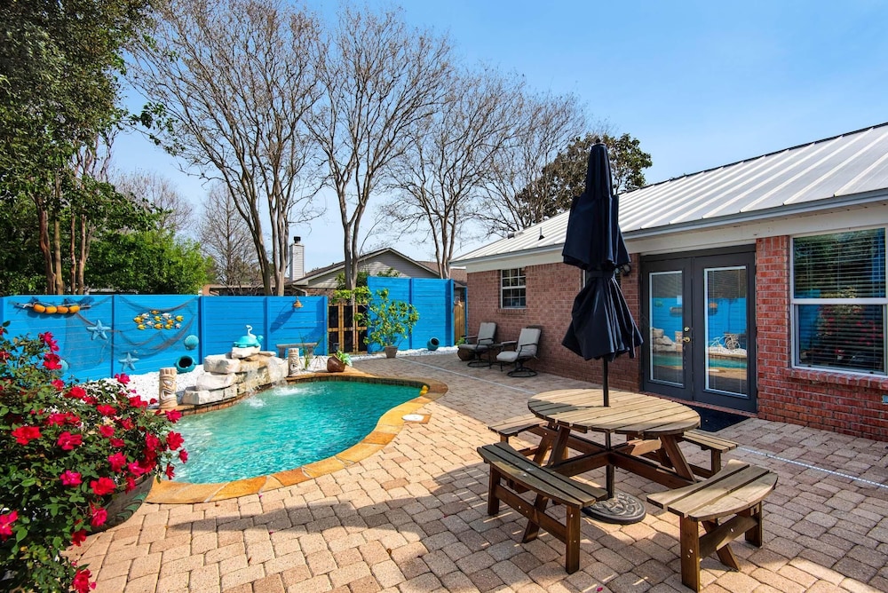 Village Oasis in Navarre, United States