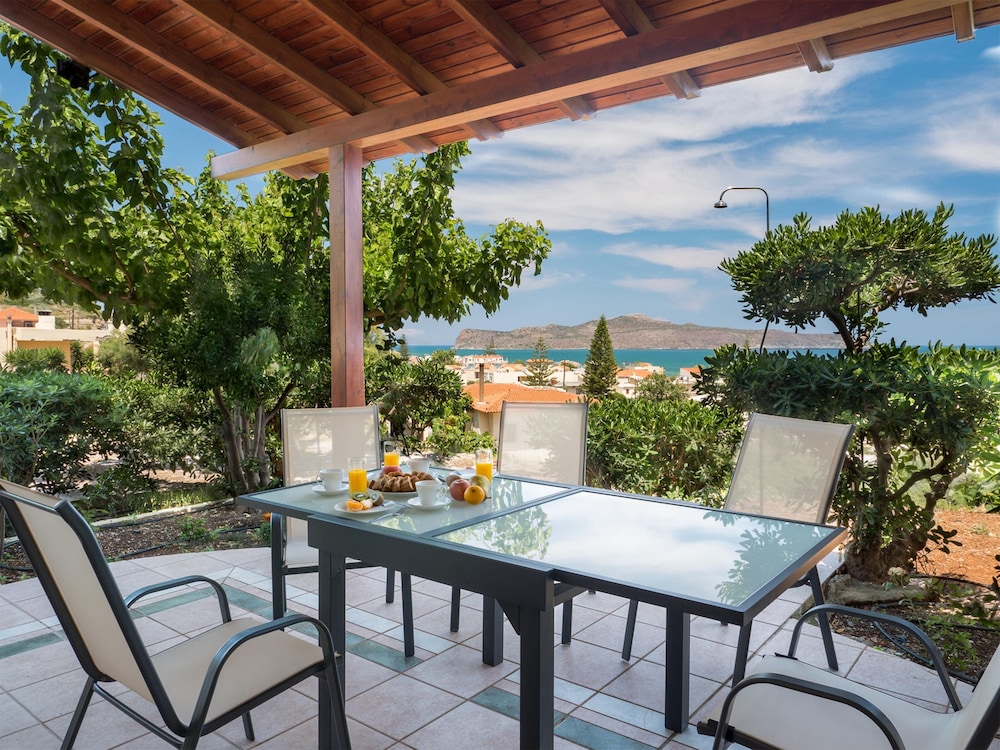 Romantic Corner Maisonettes — 4-Star Luxury Hotel in Chania, Greece