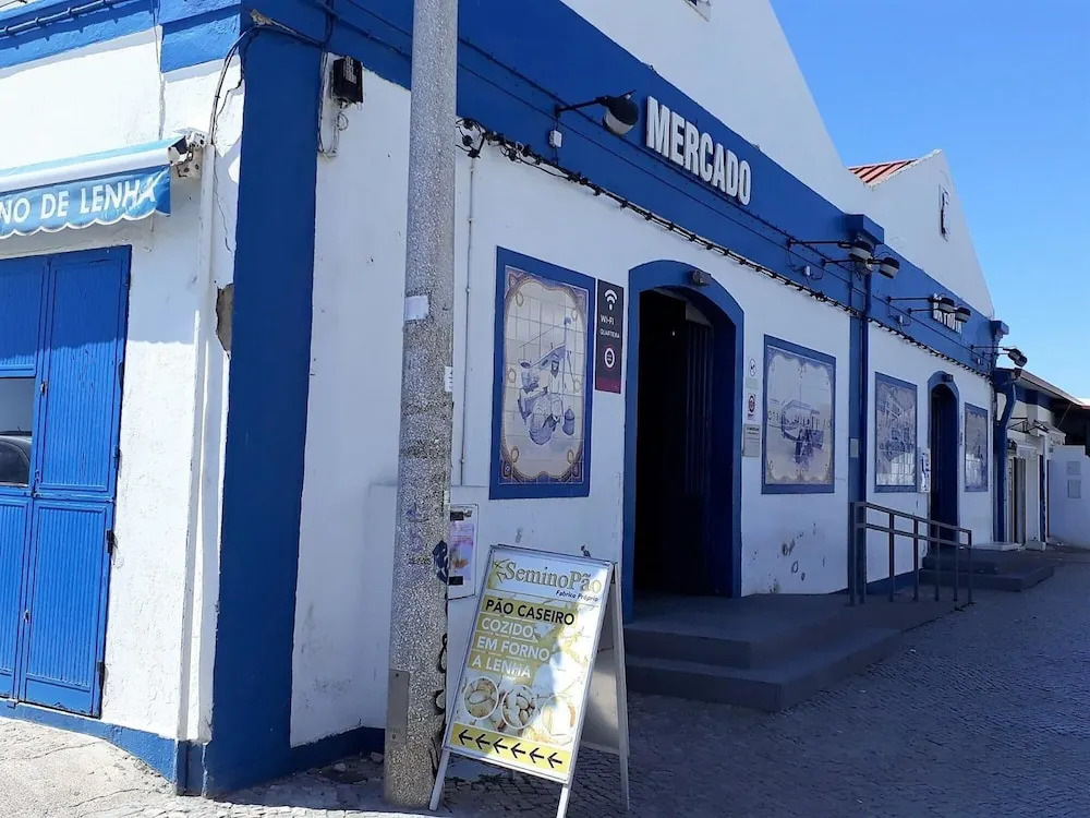 T2 Avenida Frente Mar Ar Condicionado Wifi in Quarteira, Portugal