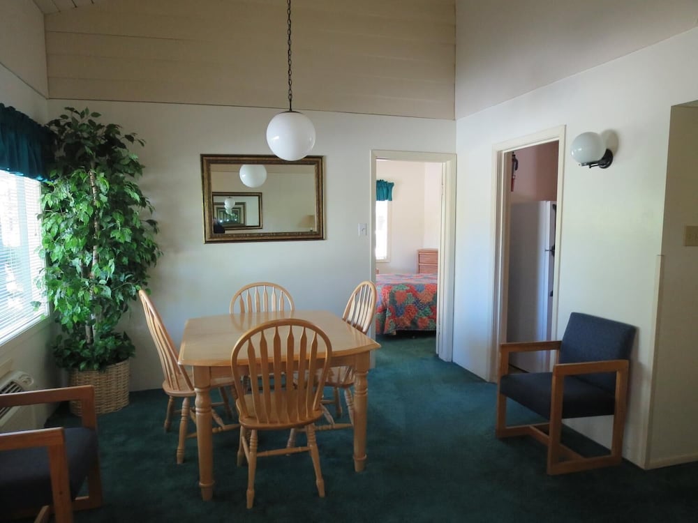 Bridge Bay Lodge at Shasta Lake - photo 18