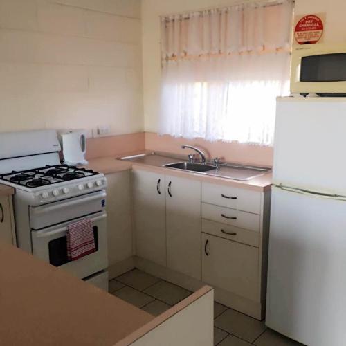 Black Swan Motor Inn — hotel in Lakes Entrance