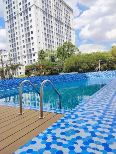 Modern Living Three Bedroom Apartment With Swimming Pool Fully Equipped Gym Ample Parking Space Children Playground And A Relaxing Rooftop With Breathtaking City Views