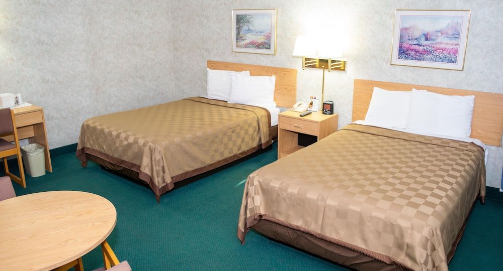 Regency Inn Perrysburg - photo 7