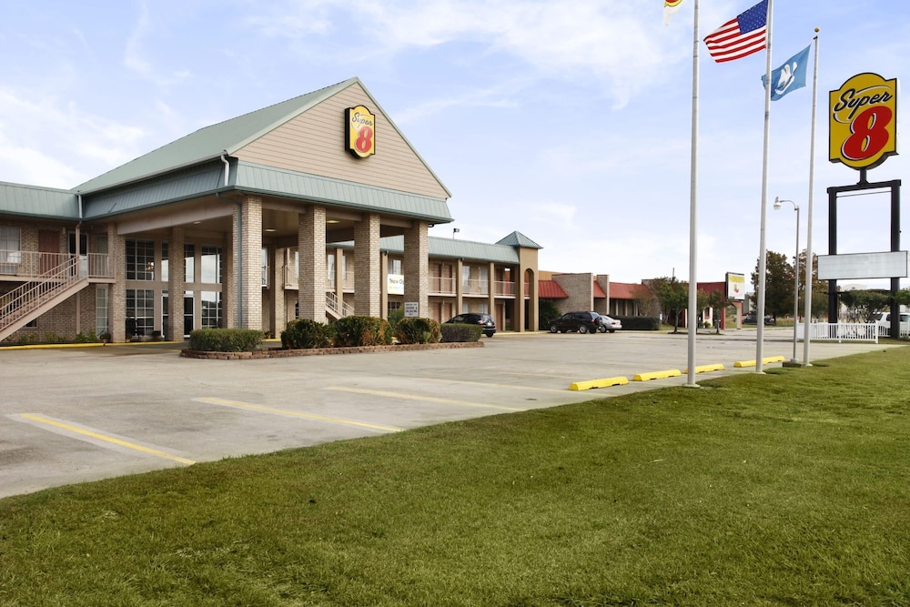 Super 8 by Wyndham New Iberia — hotel in New Iberia