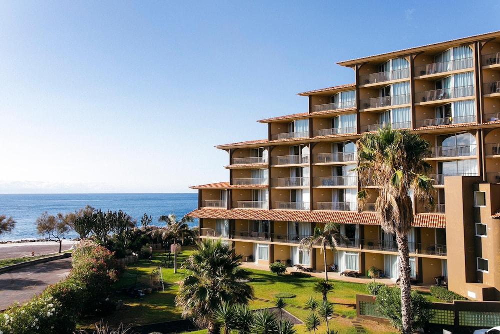 The Views Oasis - carbon neutral hotel in Canico
