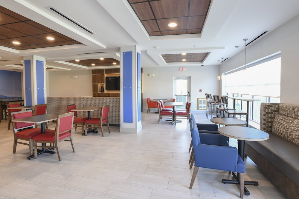 Holiday Inn Express Hotel & Suites Richwood Cincinnati South by IHG - photo 38