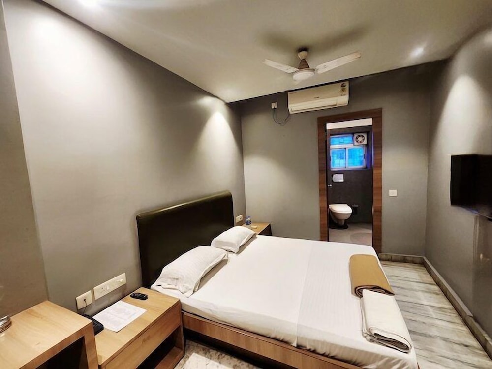 Hotel The Crest - last minute hotel in Kolkata