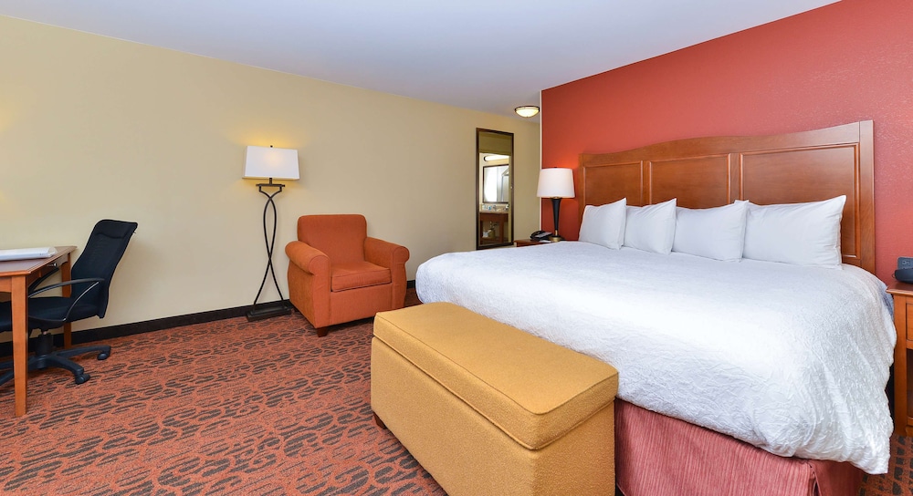Hampton Inn Clinton IA - photo 21
