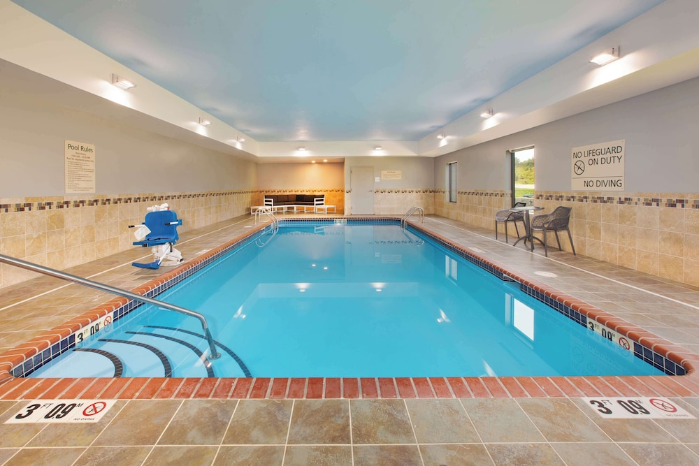 Hampton Inn Clinton IA - photo 41