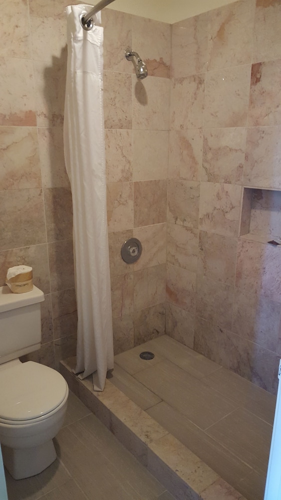 Best Economy Inn n Suites - photo 10