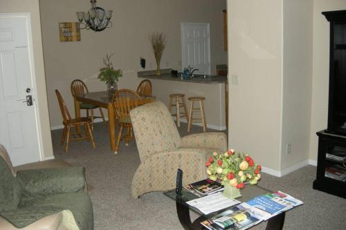 Mesquite Nevada Vacation Rental Ground Level and double car garage