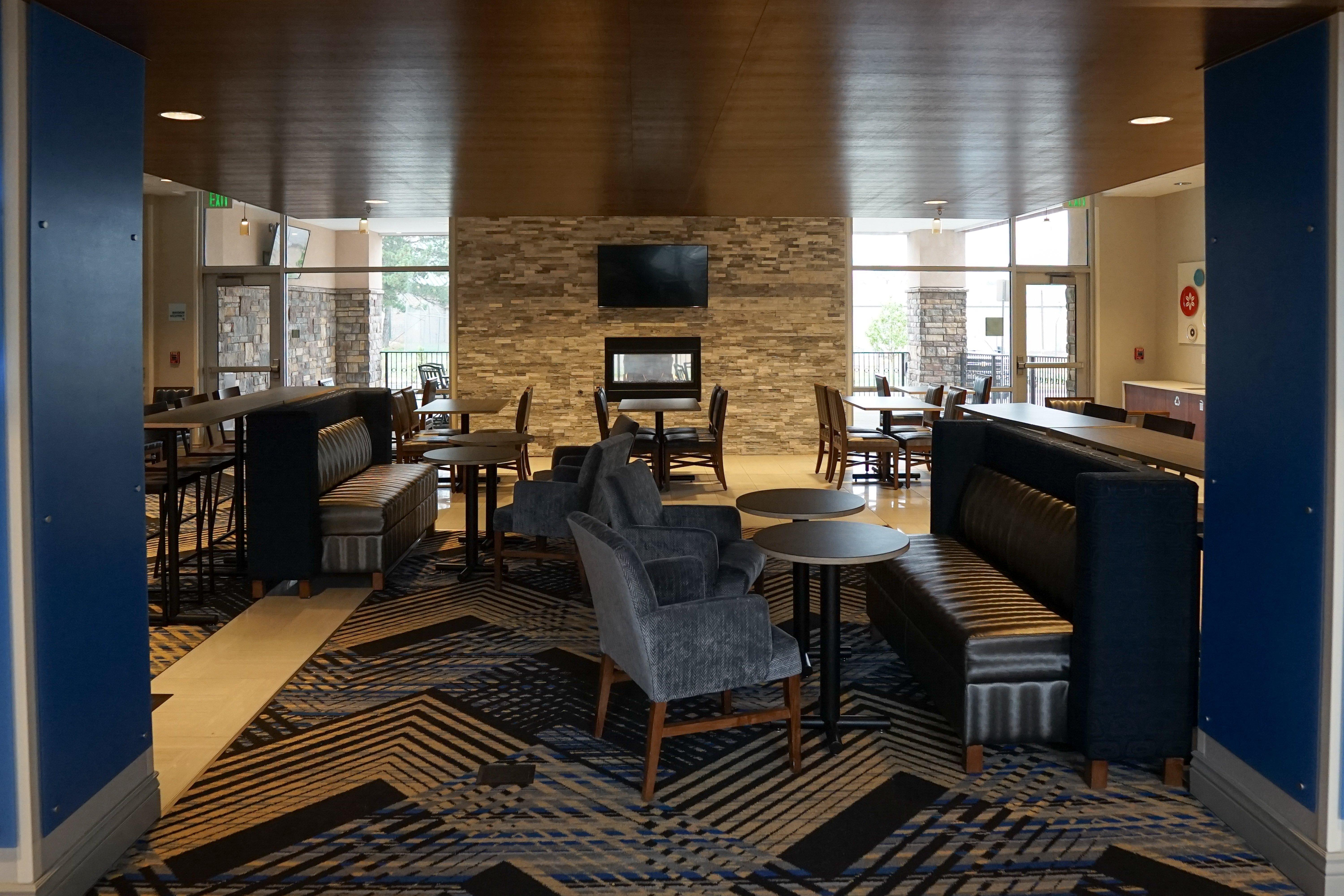 Holiday Inn Express & Suites Denver Aurora Medical Campus - photo 56