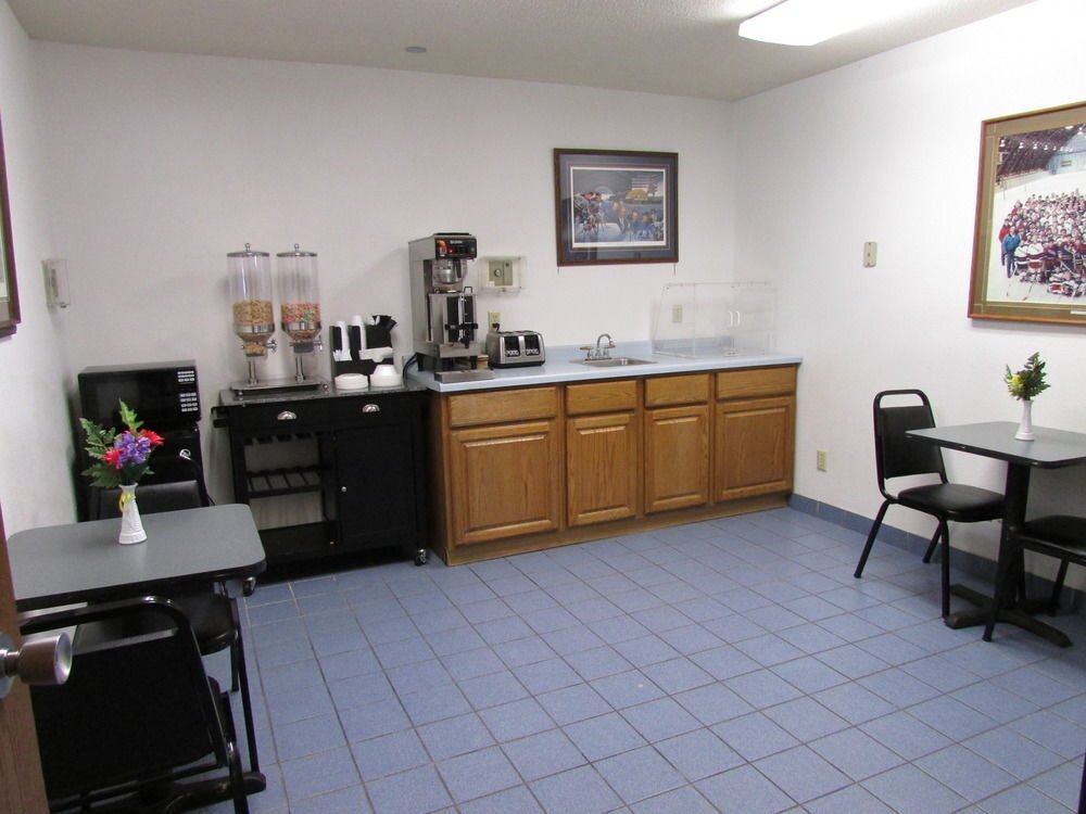 AmeriVu Inn Warroad - photo 16