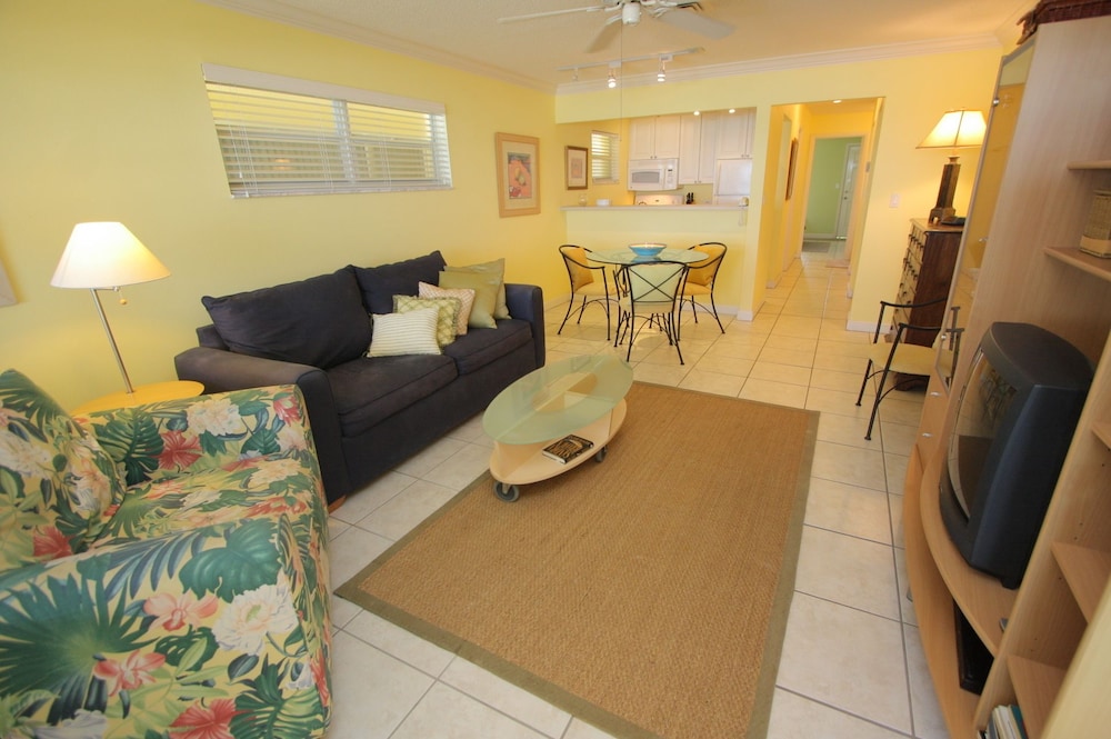 Outrigger Resort by RVA - photo 12