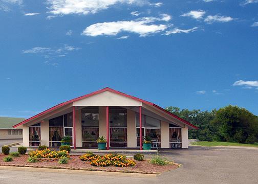Economy Inn and Suites - photo 20