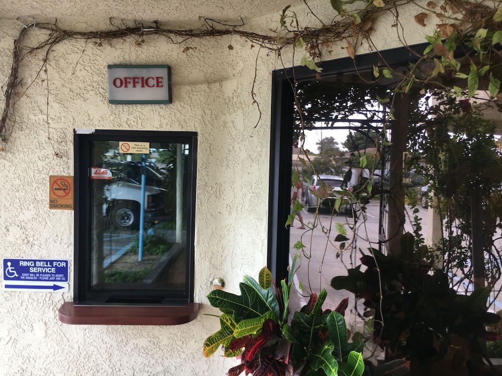 Bellflower Travel Inn - photo 53