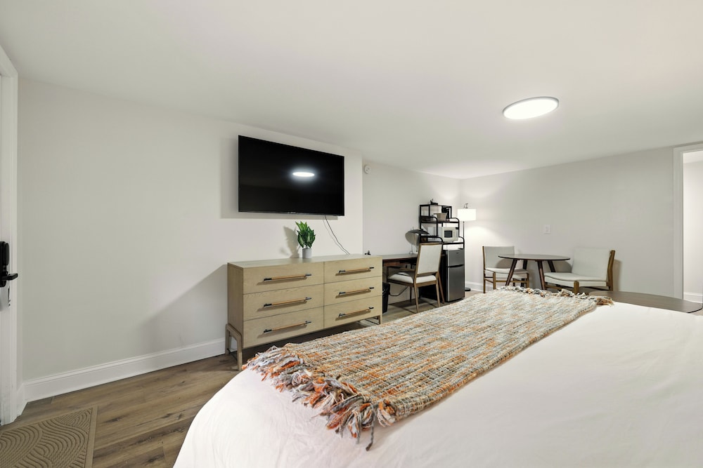 Hillside Motel LLC - photo 21