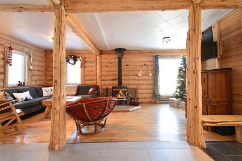 Chalet du lac avec SPA privé wifi BBQ et SUP — 4-Star Luxury Hotel in Saint-Adolphe-D'howard, Canada