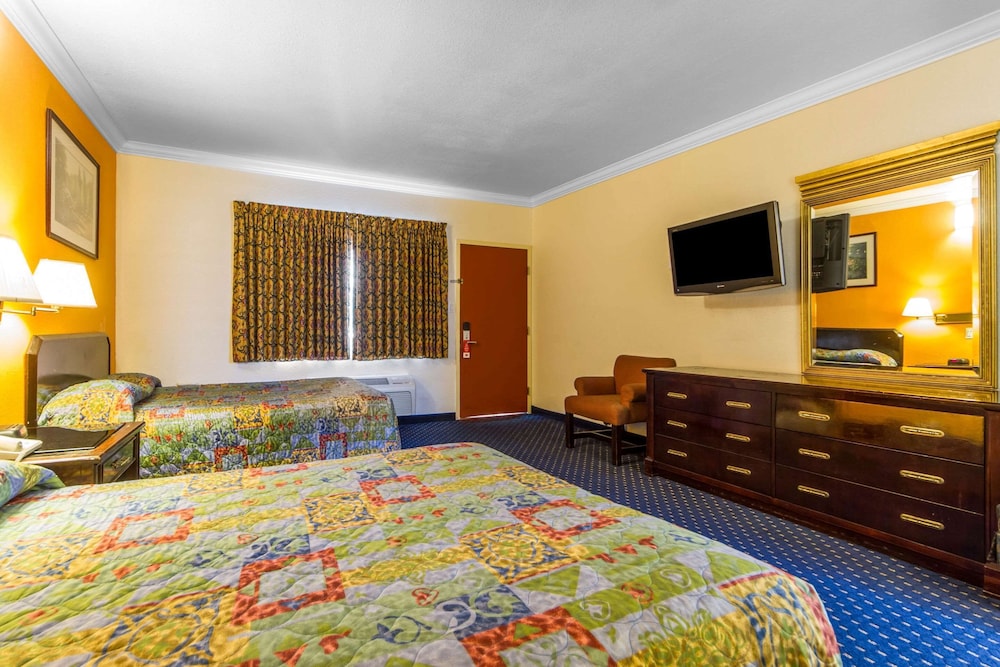 Econo Lodge Fairfield - photo 12