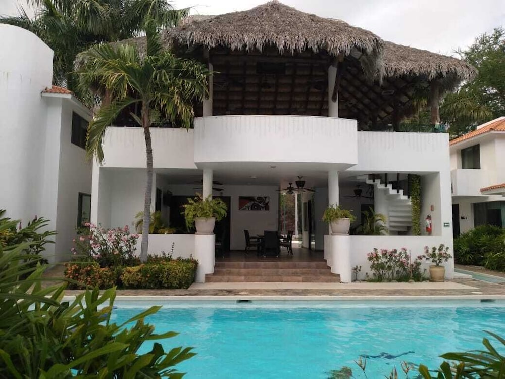 Villas Maria Isabel — 4-Star Luxury Hotel in Santa Maria Huatulco, Mexico
