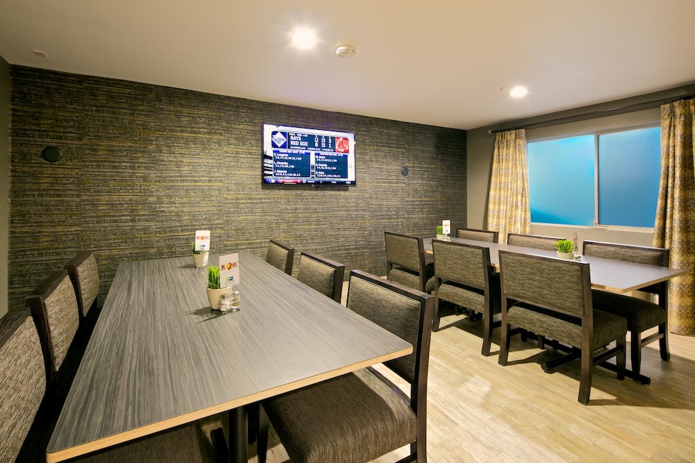 Holiday Inn Express & Suites Paso Robles by IHG - photo 27