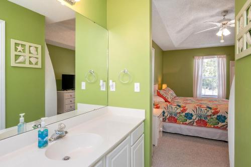 9th Street Sandy Feet by Oak Island Accommodations - photo 13