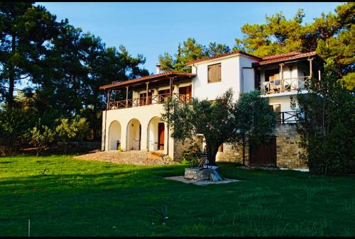 Villa King Filippos Royal Beachfront Sithonia Chalkidiki — 4-Star Luxury Hotel in Nikiti, Greece