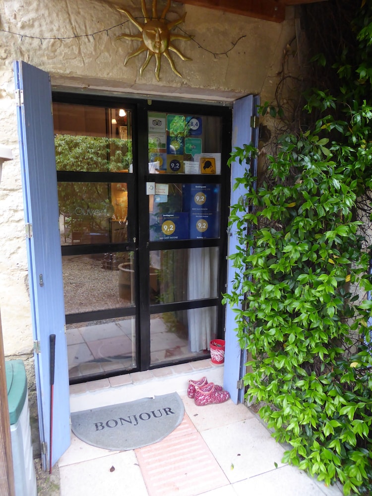 Mas Saint Antoine — 4-Star Luxury Hotel in Rognonas, France