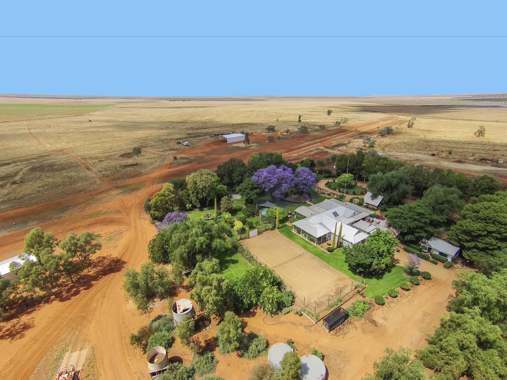 Corynnia Station — 5-Star Luxury Hotel in Hay, Australia